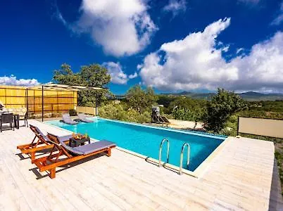 Perla Hotel *